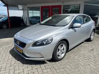 VOLVO V40 2.0 T2 122PK Momentum Bluetooth  Nieuwe Distributieriem  Navi 