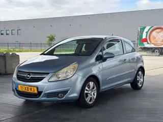 Opel Corsa 1.4-16V Enjoy (NL-auto, Navi, Trekhaak, Airco, Camera, Etc)