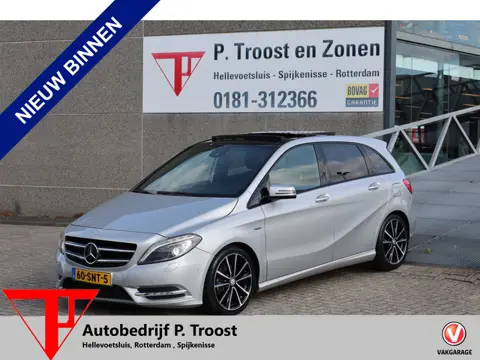 Mercedes-Benz B-Klasse 180 Nederlandse auto/Panoramadak/Stoelverwarming/Harman Kardon/Trekhaak/Elekt