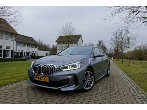 BMW 1-serie 118i Business Edition M sport | Camera | CarPlay | Stoelverwarming | Navi |