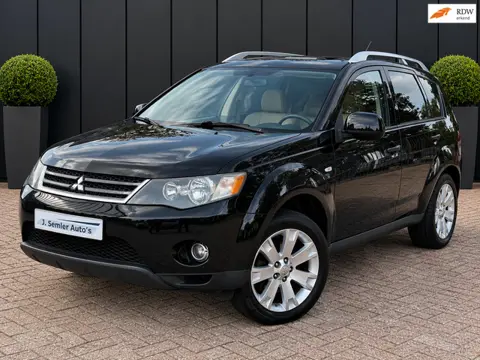 Mitsubishi Outlander 3.0 V6 AUTOMAAT NAVI SCHUIFDAK LEER