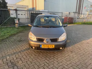 Renault Grand Scénic 2.0-16V Dynamique Comfort 7 Zits