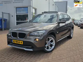 Foto 2 van BMW X1 SDrive18i Executive pano zw hemel leer
