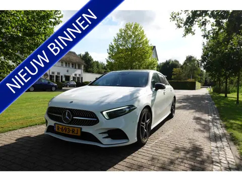 Mercedes-Benz A-Klasse 200 Business Solution AMG | Panorama dak | Sfeerverlichting | Memory | Stoelv