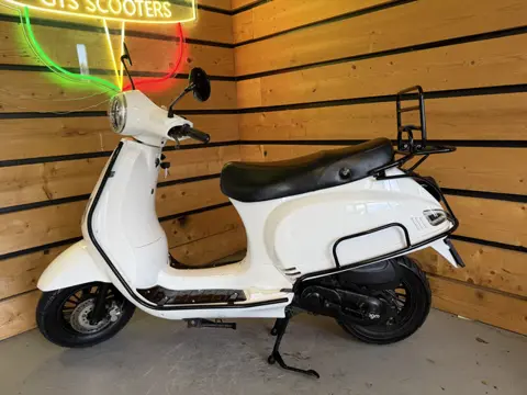 AGM Bromscooter VX50 (bj 2019, automaat)