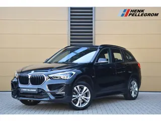 BMW X1 sDrive20i High Executive * Sportstoelen * Trekhaak * Lichtpakket * LED * Facelift *