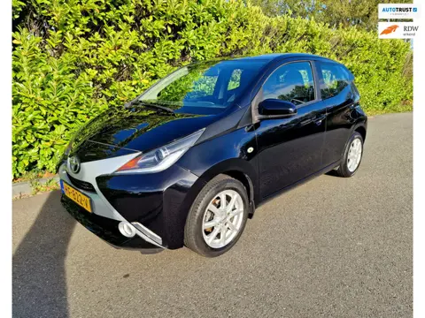 Toyota Aygo 1.0 VVT-i x-play Nw Koppeling Airco CarPlay