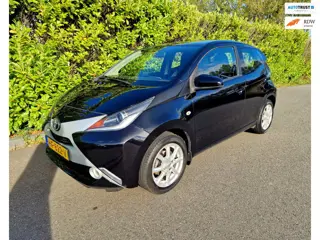 Toyota Aygo 1.0 VVT-i x-play Nw Koppeling Airco CarPlay