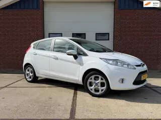 Foto 11 van Ford Fiesta 1.25 Titanium 1e Eigen PDC Cruise Contr Climate Contr