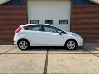 Foto 12 van Ford Fiesta 1.25 Titanium 1e Eigen PDC Cruise Contr Climate Contr