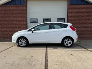 Foto 13 van Ford Fiesta 1.25 Titanium 1e Eigen PDC Cruise Contr Climate Contr