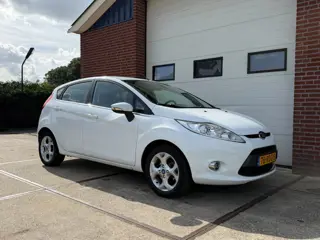Foto 15 van Ford Fiesta 1.25 Titanium 1e Eigen PDC Cruise Contr Climate Contr