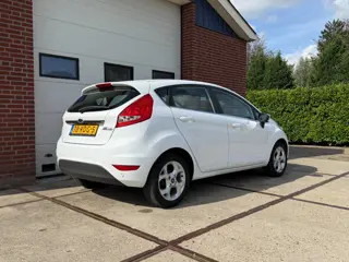Foto 17 van Ford Fiesta 1.25 Titanium 1e Eigen PDC Cruise Contr Climate Contr