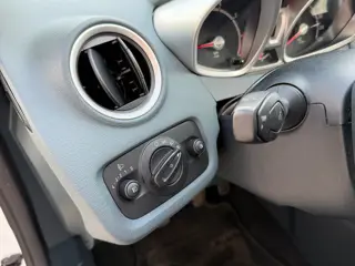 Foto 19 van Ford Fiesta 1.25 Titanium 1e Eigen PDC Cruise Contr Climate Contr