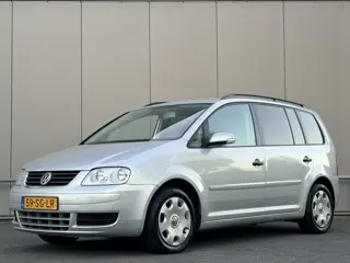 Volkswagen Touran 1.6-16V FSI Highline - airco - cruise - camera - nap!