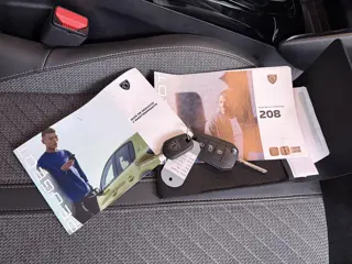 Foto 17 van Peugeot 208 1.2 Hybrid 110 e-DCS6 Allure Carplay | Cruise | Pdc