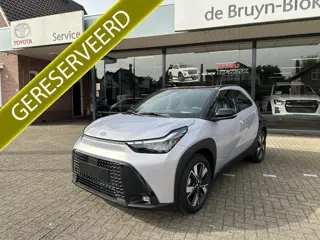 Toyota Aygo X Hybrid 115 pulse stoelverwarming / keyless start / parkeersensoren voor + achter / Nav