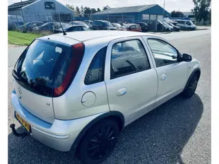 Foto 13 van Opel Corsa 1.2-16V Maxx