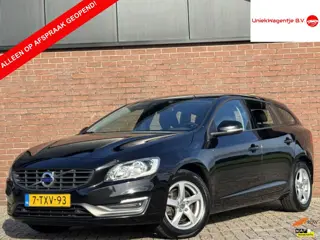 Volvo V60 1.6 T3 MOMENTUM | NL-AUTO! | NAVI! | CRUISE!
