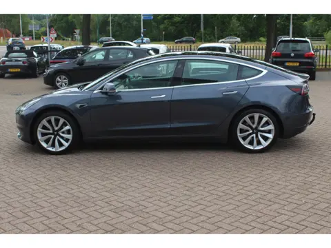 Tesla Model 3 Long Range AWD 75 kWh / Trekhaak / Autopilot / Panoramadak / Camera / Premium Audio / 
