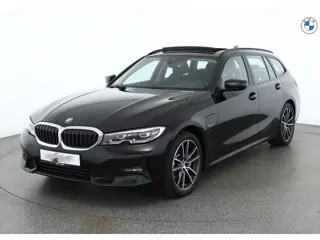 BMW 3 Serie Touring 330e SPORTLINE ** LED, LEDER, PANO, TREKH, APPLE, ALARM, AMBIENTE, 18-inch LMV *