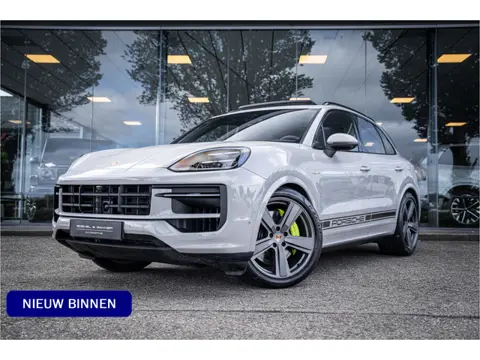 Porsche Cayenne 3.0 S E-Hybrid (519pk) ** Panodak ** Sport Design ** InnoDrive ** Trekhaak ** HUD **