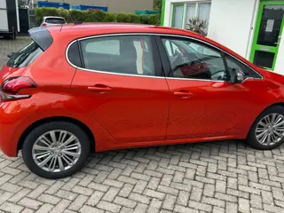 Foto 13 van Peugeot 208 1.2 PureTech Allure