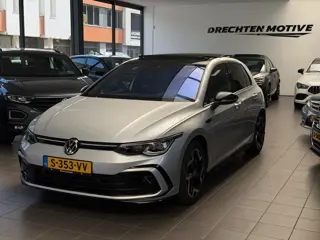 Volkswagen Golf 1.5 eTSI R-Line / Pano / Camera / CarPlay /
