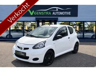 Toyota Aygo 1.0-12V 3Drs Acces. Leuke wagen. Geleverd met nieuwe APK.