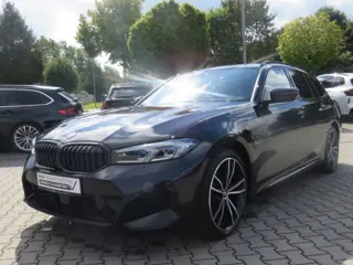 BMW 3 Serie Touring 330e M-SPORT (LCI) ** LED, PANO, TREKH, H&K SOUND, HuD, 19-inch LMV ** UNFALLFRE