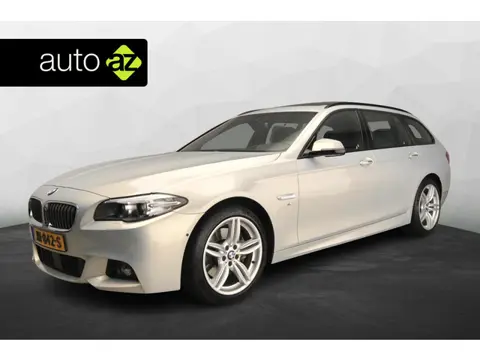 BMW 5 Serie Touring 528i M-Sportpakket / Trekhaak / Panoramadak / HIFI / Comfortstoelen / Head-up / 