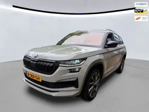 Skoda Kodiaq 1.5 TSI Sportline DSG l PANO l TREKHAAK l VIRTUAL l CARPLAYl SFEER l KEYLESS l CAMERA l