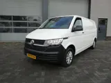 Foto 21 van Volkswagen Transporter 2.0 TDI L2H1 150 pk automaat , 3 zits , trekhaak