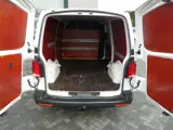 Foto 28 van Volkswagen Transporter 2.0 TDI L2H1 150 pk automaat , 3 zits , trekhaak