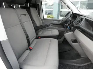 Foto 17 van Volkswagen Transporter 2.0 TDI L2H1 150 pk automaat , 3 zits , trekhaak