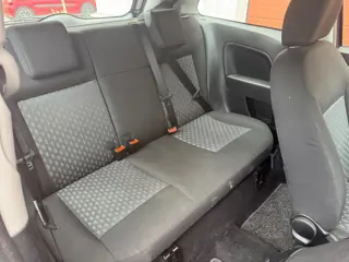 Foto 18 van Ford Fiesta 1.3 Futura