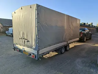 aanhanger met huif opbouw