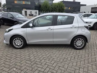 Foto 15 van Toyota Yaris 1.5 Full Hybrid /CAMERA/CRUIS CONT/ DEALER ONDERHOUD