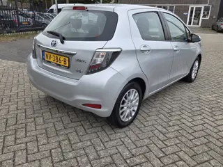 Foto 13 van Toyota Yaris 1.5 Full Hybrid /CAMERA/CRUIS CONT/ DEALER ONDERHOUD