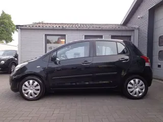 Foto 14 van Toyota Yaris 1.3 VVTi Aspiration 5-DRS AIRCO / APK 16-09-2027 !