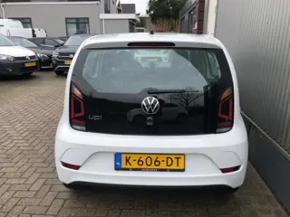 Foto 17 van Volkswagen Up! 1.0 BMT move up! 1E EIG / AIRCO / BLUETOOTH / ZUINIG /