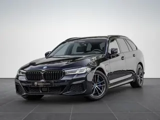 BMW 5 Serie Touring 530e xDrive High Exe. 292pk M-pakket Comfortstoelen HuD Trekhaak