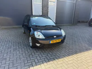 Foto 13 van Ford Fiesta 1.6-16V Futura