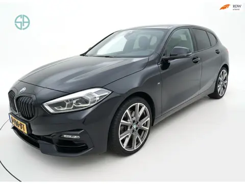 BMW 1-serie 118i Executive Edition Sportline|140pk|Automaat|Sportstoelen|LED|Navi|Stoelverwarming|19