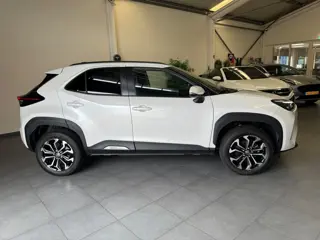 Foto 18 van Toyota Yaris Cross 1.5 Hybrid 130 Dynamic / Winterpack / Metallic Wit