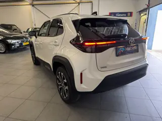 Foto 12 van Toyota Yaris Cross 1.5 Hybrid 130 Dynamic / Winterpack / Metallic Wit