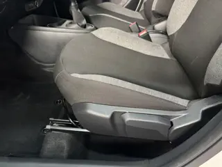 Foto 15 van Toyota Aygo X 1.0 VVT-i MT Play | All Seasons | CarPlay | Achteruitrijcamera |