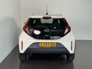 Foto 18 van Toyota Aygo X 1.0 VVT-i MT Play | All Seasons | CarPlay | Achteruitrijcamera |