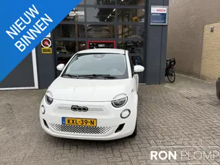 Fiat 500 E RED 42 kWh SOH 99,5% / Airco clima/ Apple carplay/ Cruise/ PDC/ Camera/ LMV/ Stoel verw
