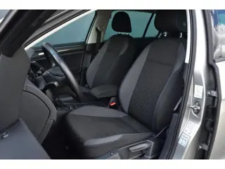 Foto 15 van Volkswagen Golf 1.5 TSI DSG Automaat Join Digitale Cockpit, Keyless, Camera, Navi, Stoelverwarming